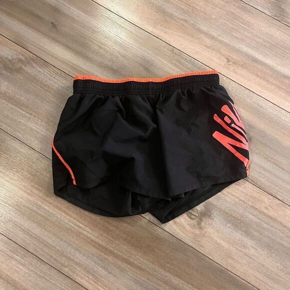 Nike Black Athletic Workout Shorts Women Small Bin J-0 - Picture 1 of 4